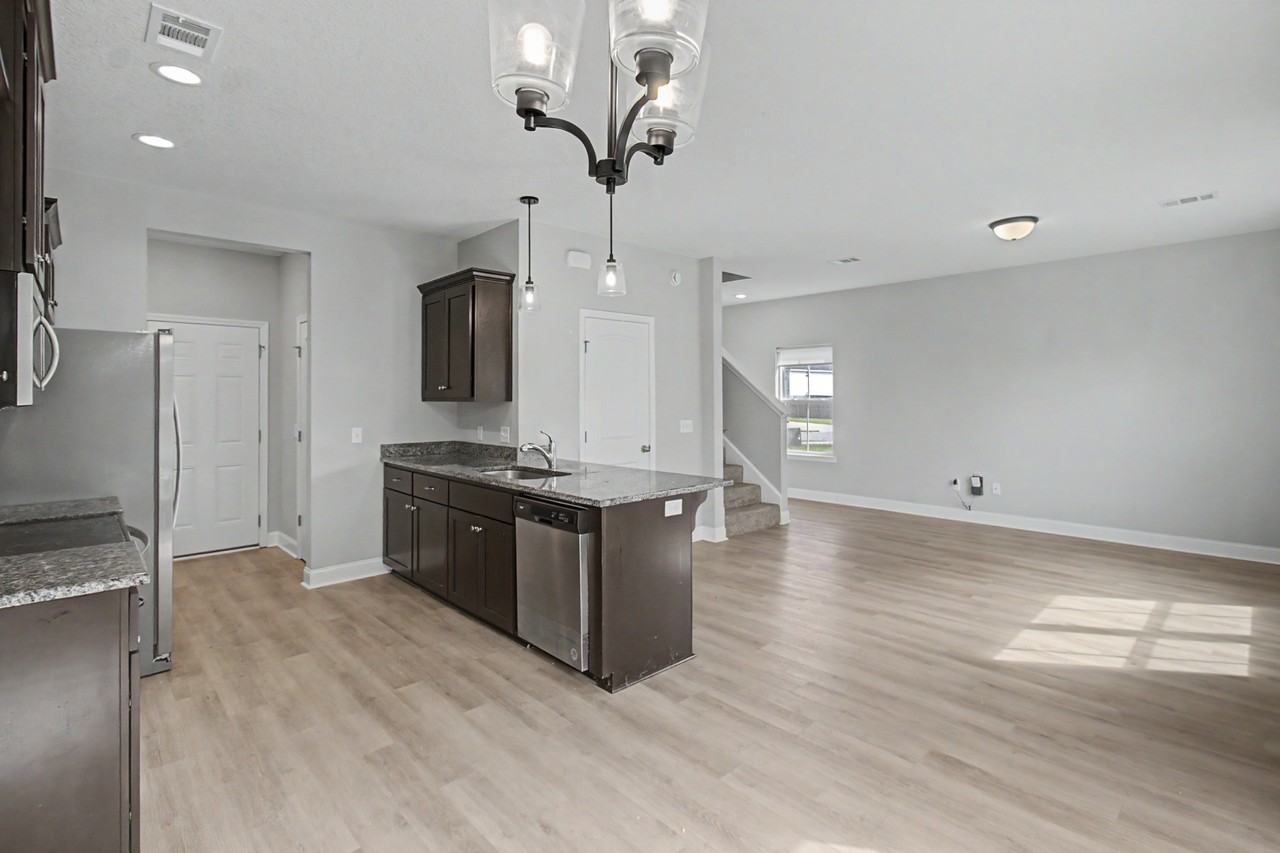 547 Fairview Cir #1 - Photo 4 of 35