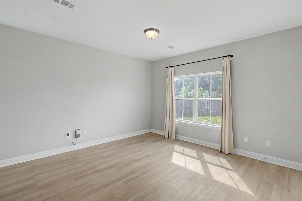547 Fairview Cir #1 - Photo 5 of 35