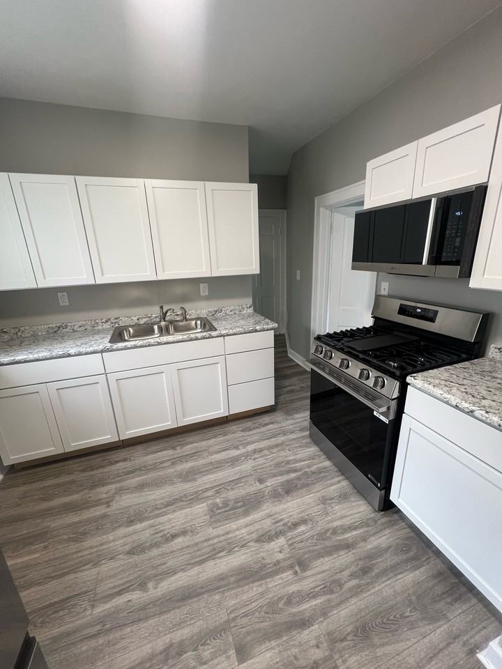 1411 Western Ave #1 - Photo 4 of 10