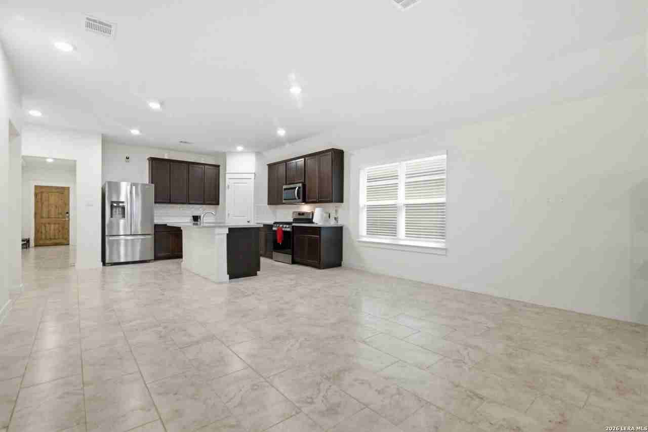 4331 W Vasquez Cir - Photo 4 of 26