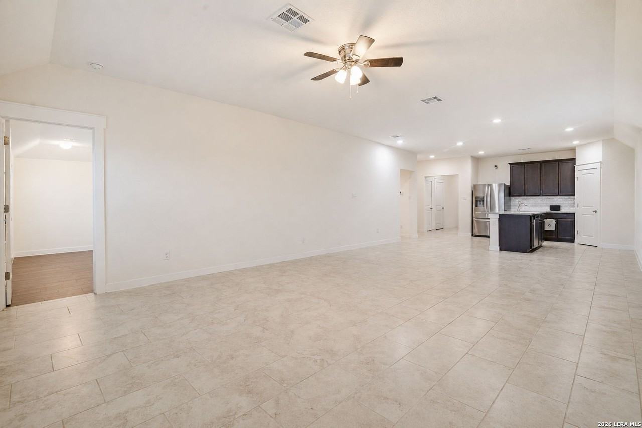4331 W Vasquez Cir - Photo 5 of 26