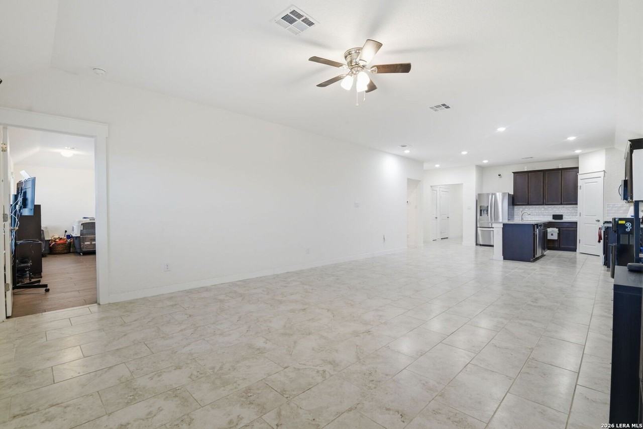 4331 W Vasquez Cir - Photo 6 of 26