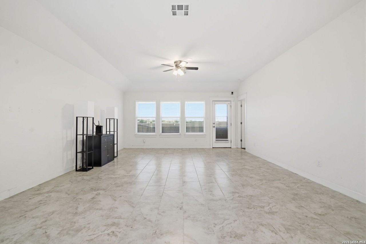 4331 W Vasquez Cir - Photo 7 of 26