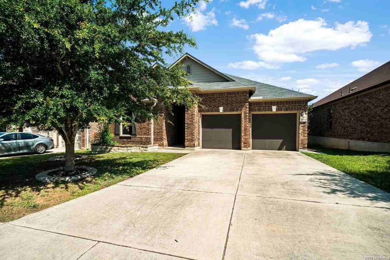 4610 Sebastian Oak - Photo 2 of 44