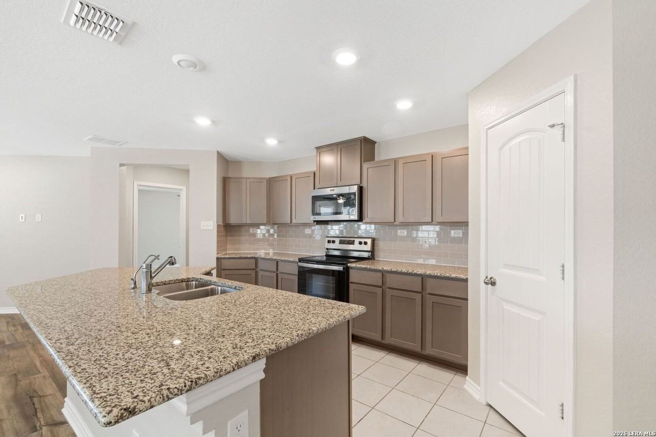 9411 Braman Pt - Photo 4 of 16