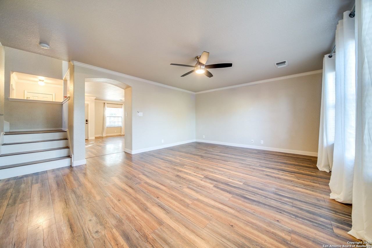 124 Latigo Ln - Photo 2 of 12