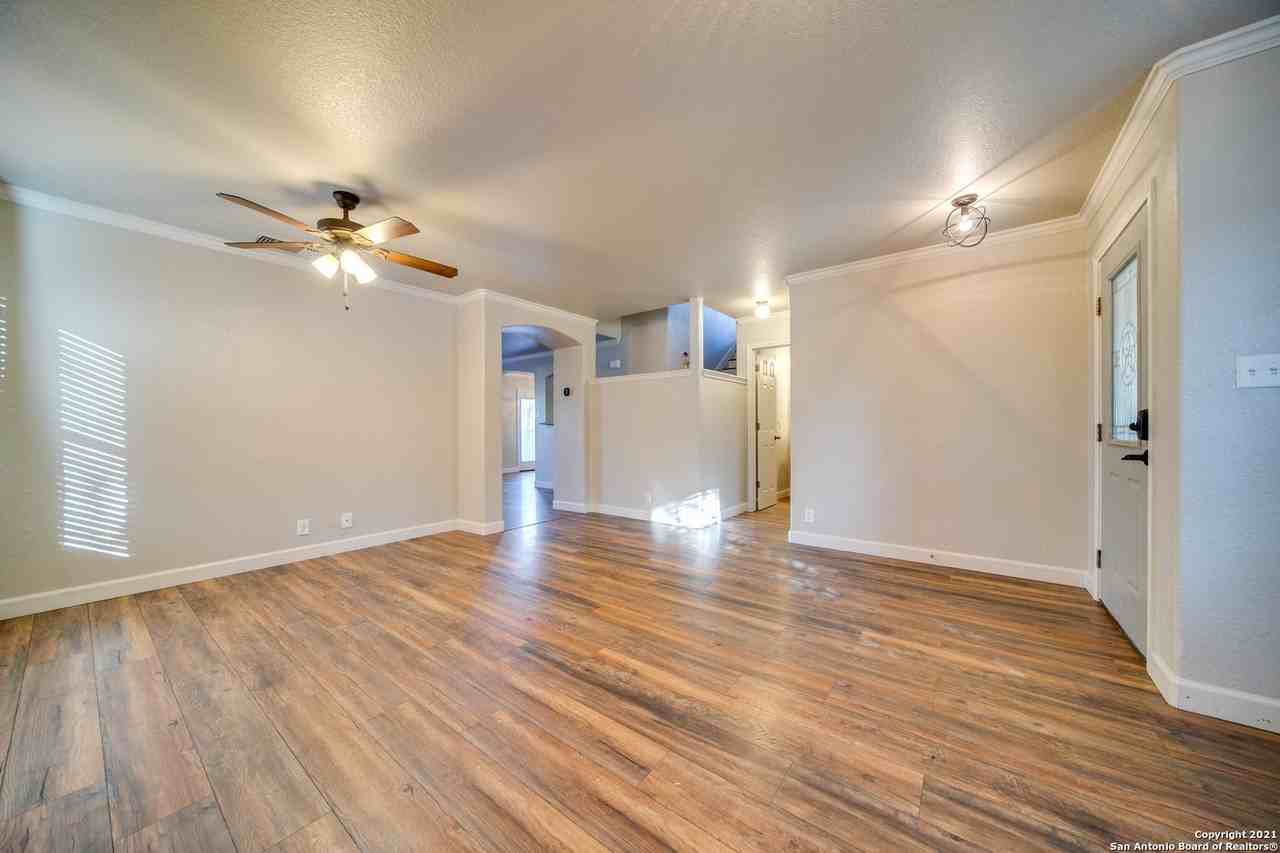124 Latigo Ln - Photo 3 of 12