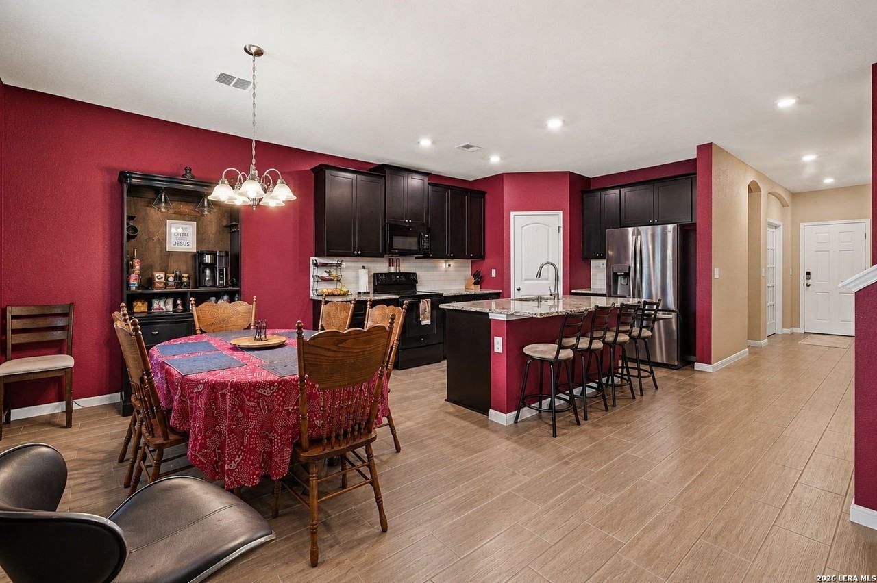 533 Sentry Valley St - Photo 3 of 27