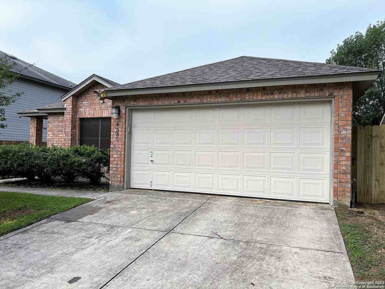 4535 Oakfield Way - Photo 3 of 25