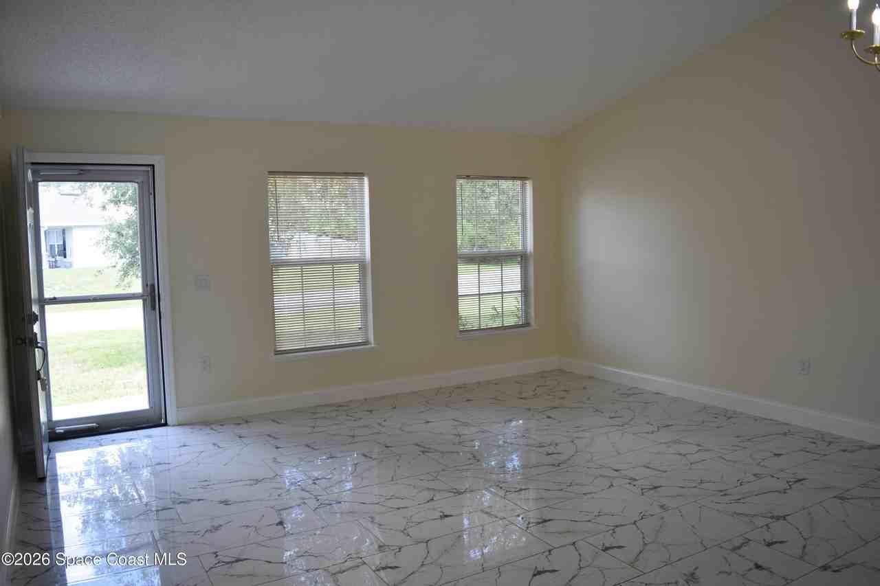 1019 Early Dr Nw - Photo 3 of 26