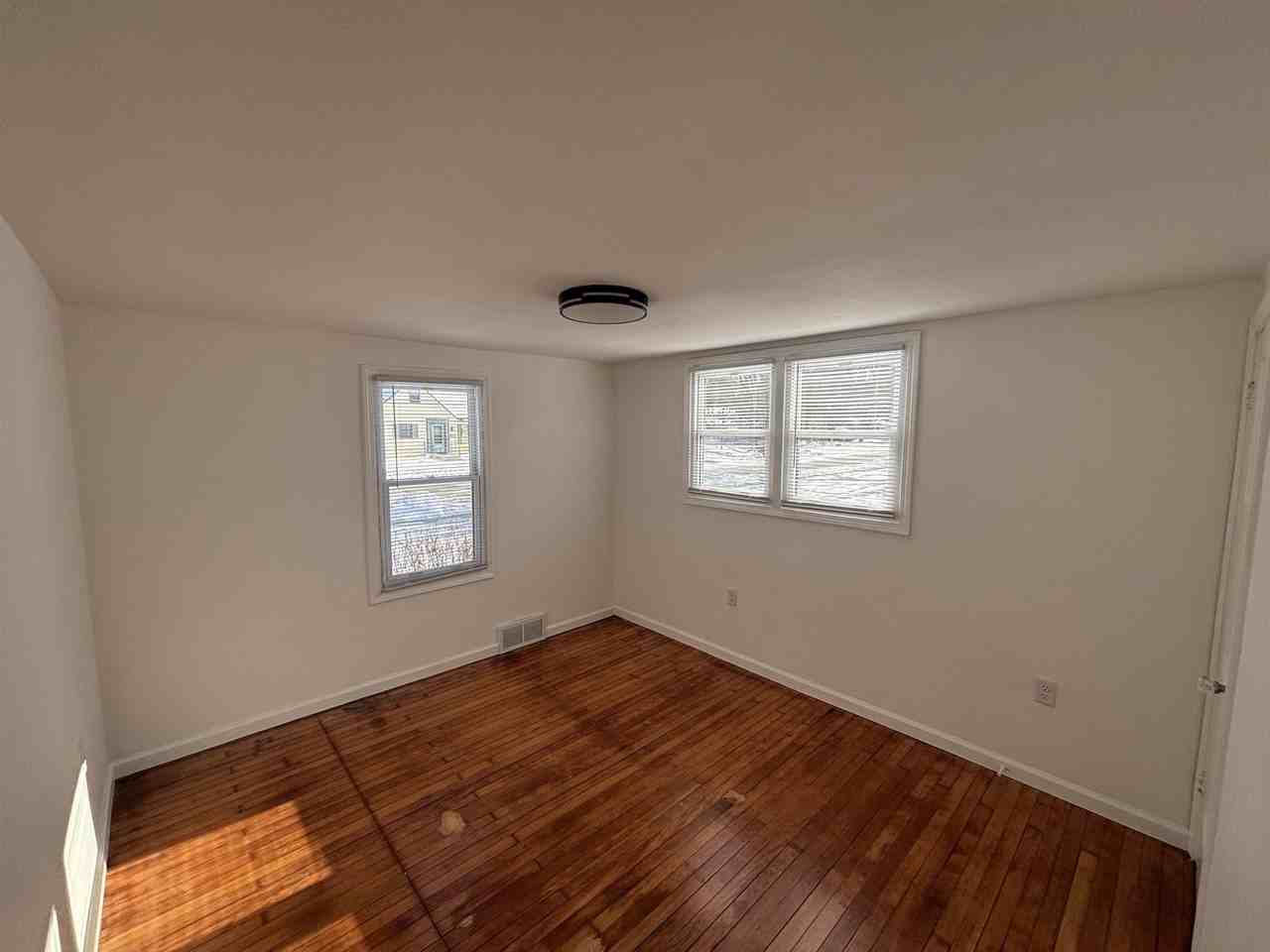 426 Hillcrest Dr - Photo 5 of 9