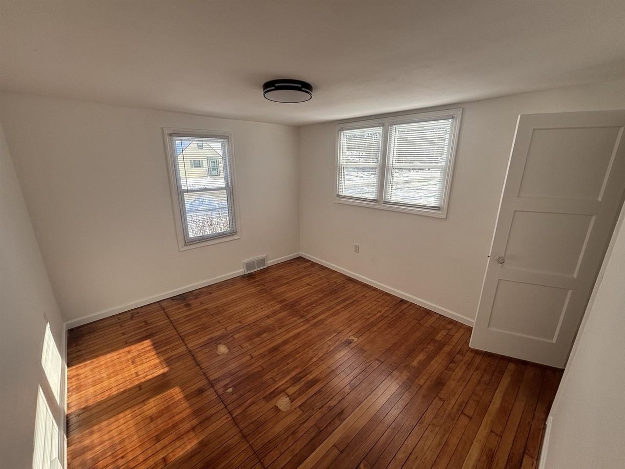 426 Hillcrest Dr - Photo 6 of 9