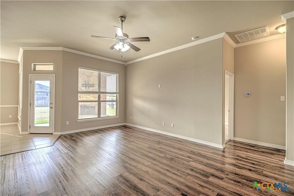 609 Coventry Dr - Photo 4 of 17