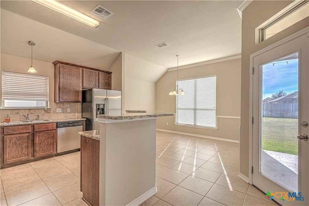609 Coventry Dr - Photo 6 of 17