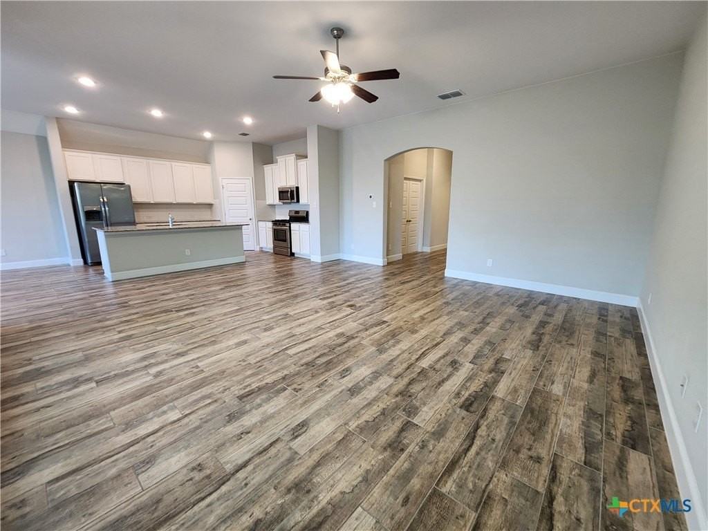 1331 Gruene Glen St - Photo 2 of 37