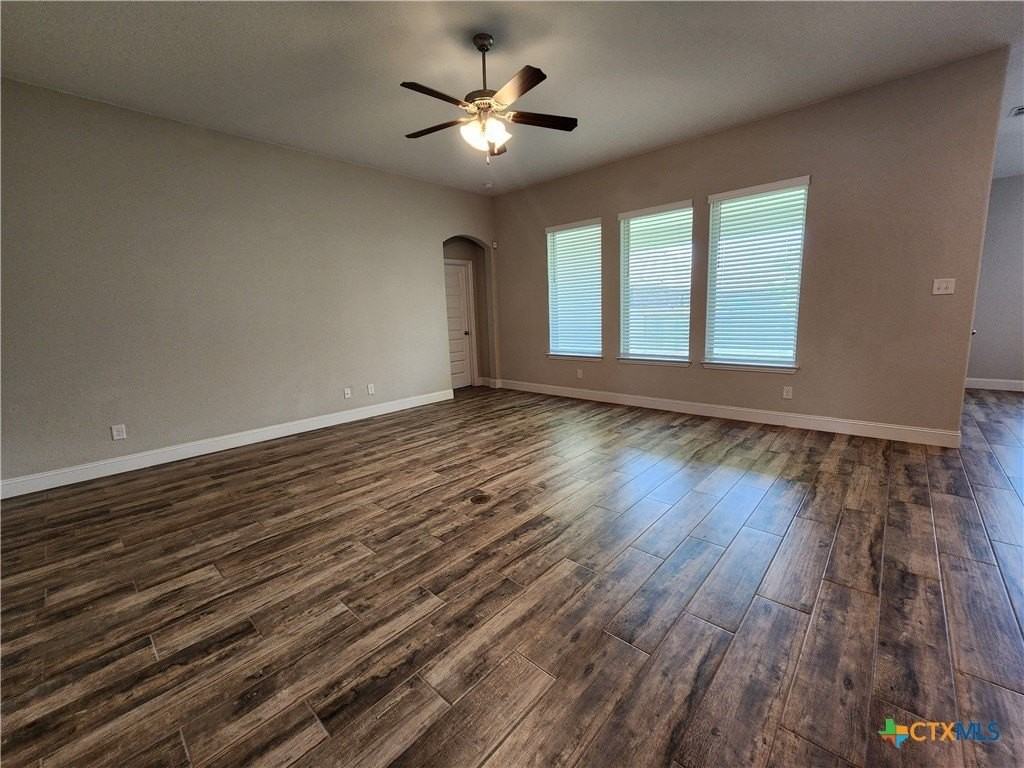 1331 Gruene Glen St - Photo 3 of 37