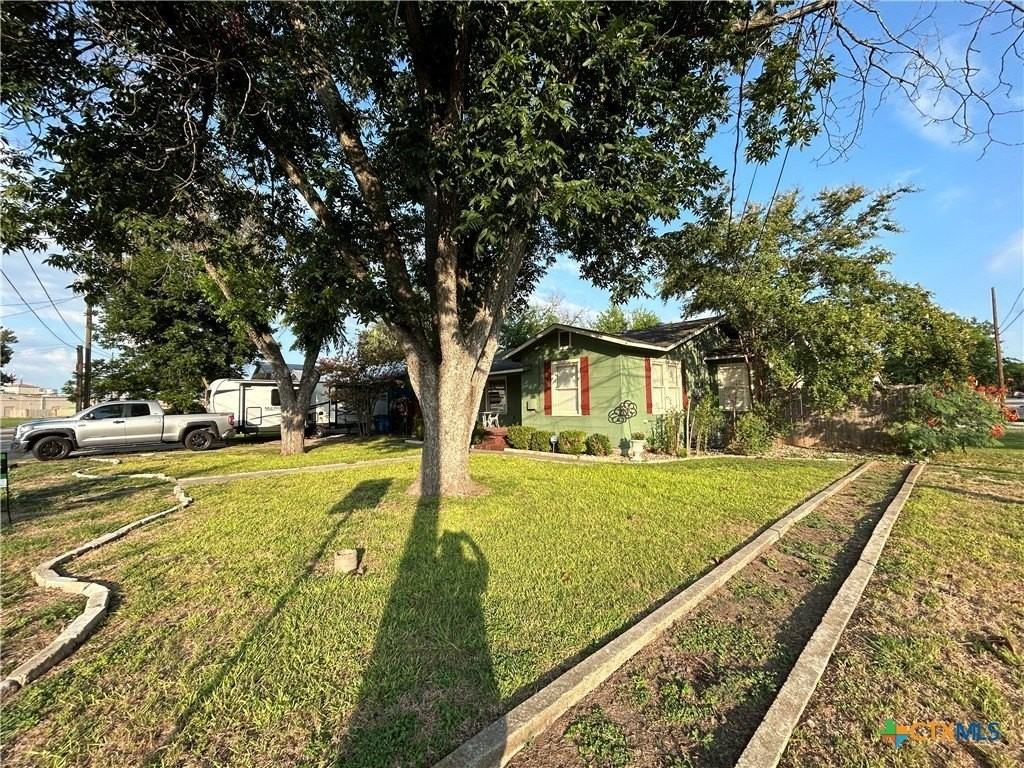893 Pine St - Photo 3 of 25
