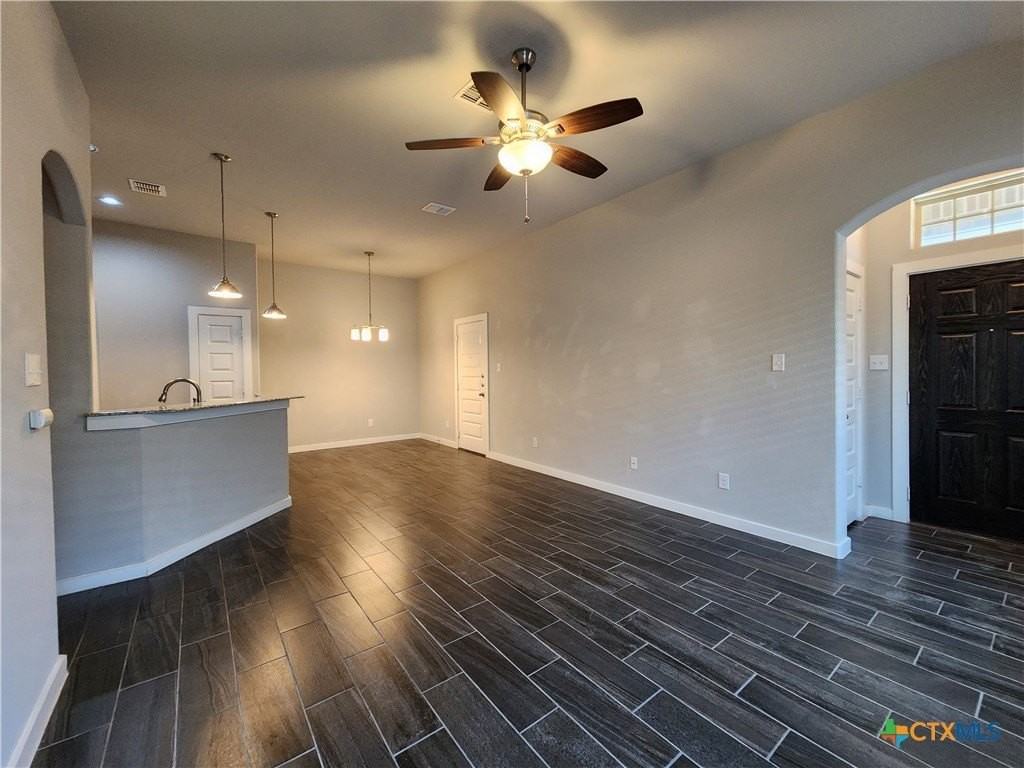 350 Creekside Curv - Photo 4 of 33
