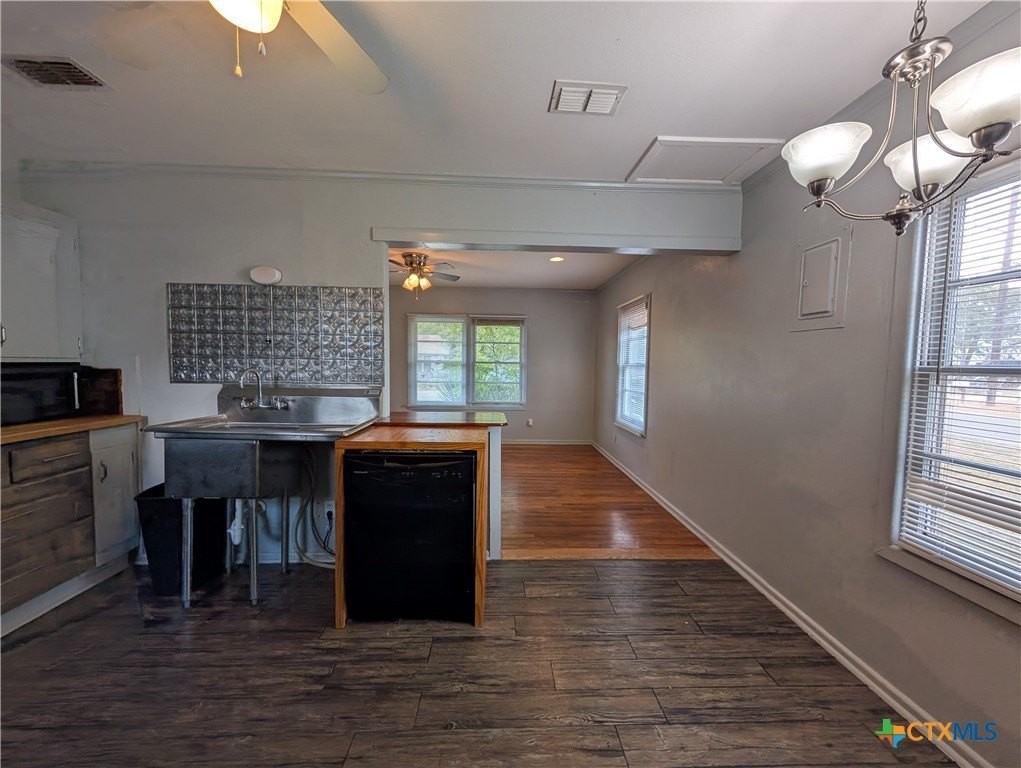 890 Josephine St - Photo 7 of 47
