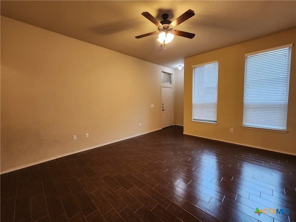 622 Creekside Cir - Photo 2 of 33