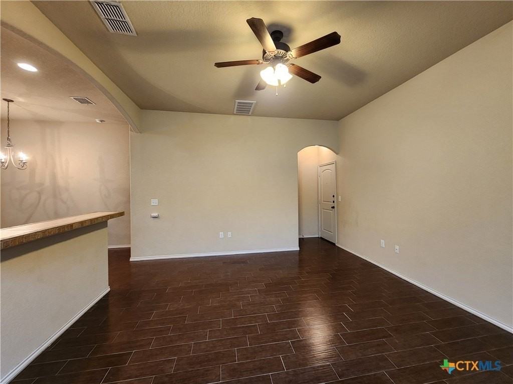 622 Creekside Cir - Photo 3 of 33