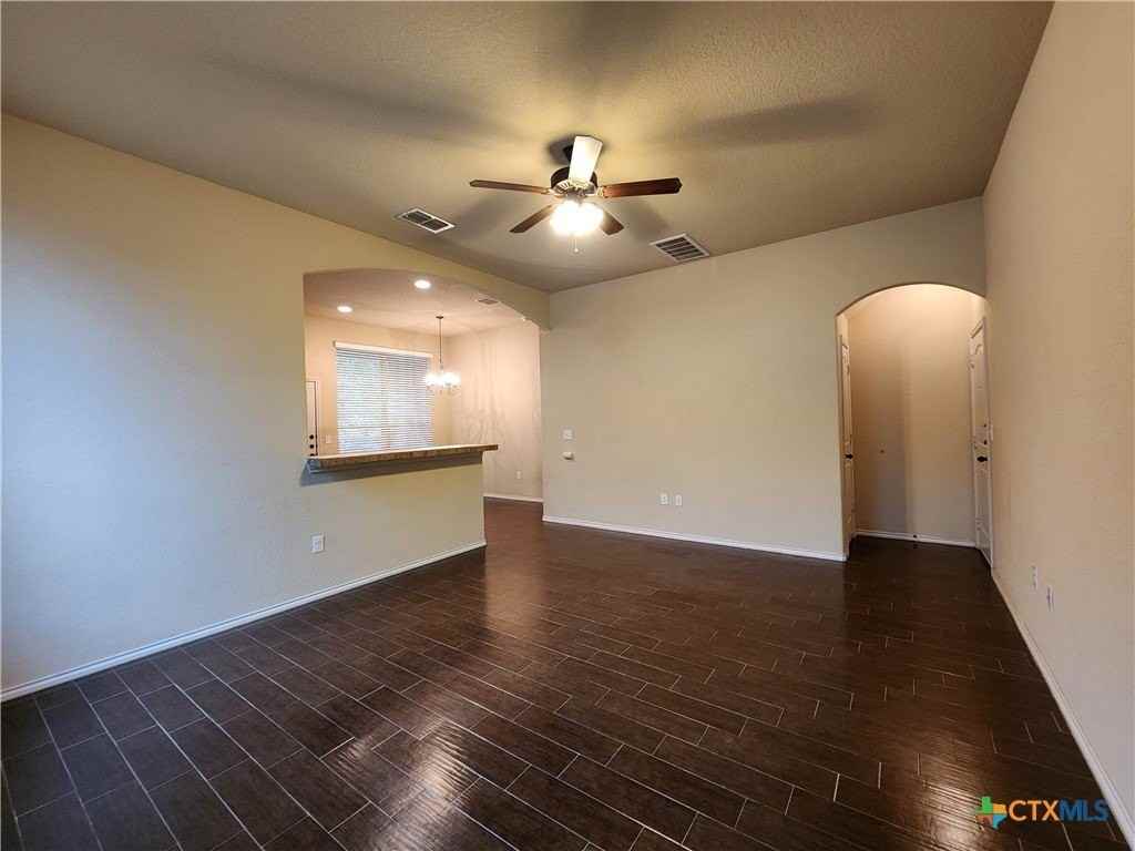 622 Creekside Cir - Photo 4 of 33