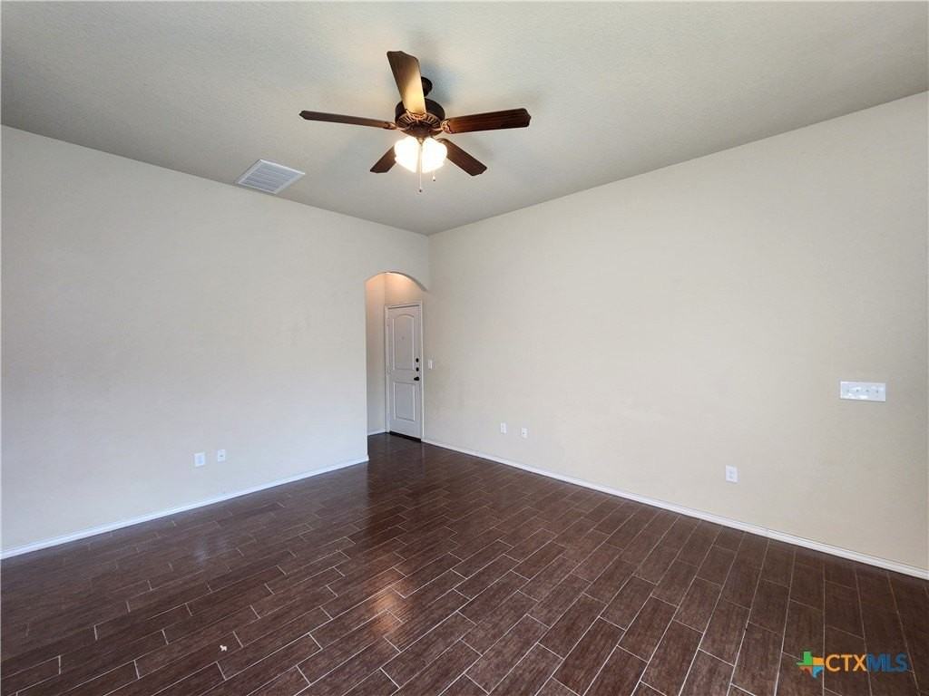 622 Creekside Cir - Photo 5 of 33