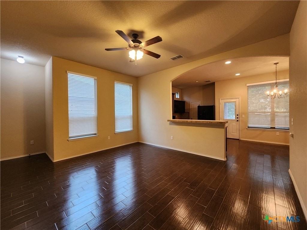 622 Creekside Cir - Photo 7 of 33