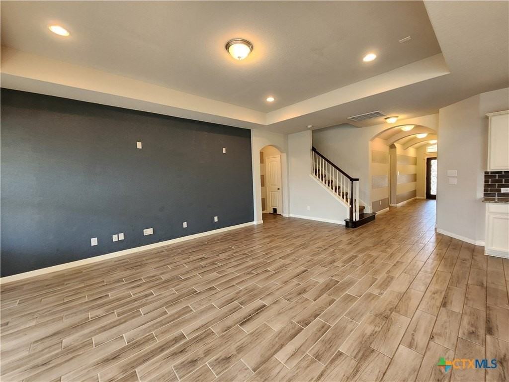 338 Oak Creek Way - Photo 5 of 43
