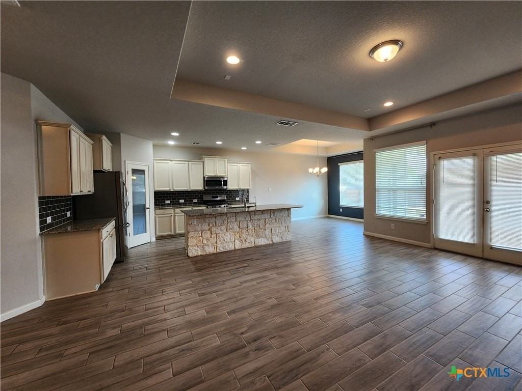 338 Oak Creek Way - Photo 6 of 43
