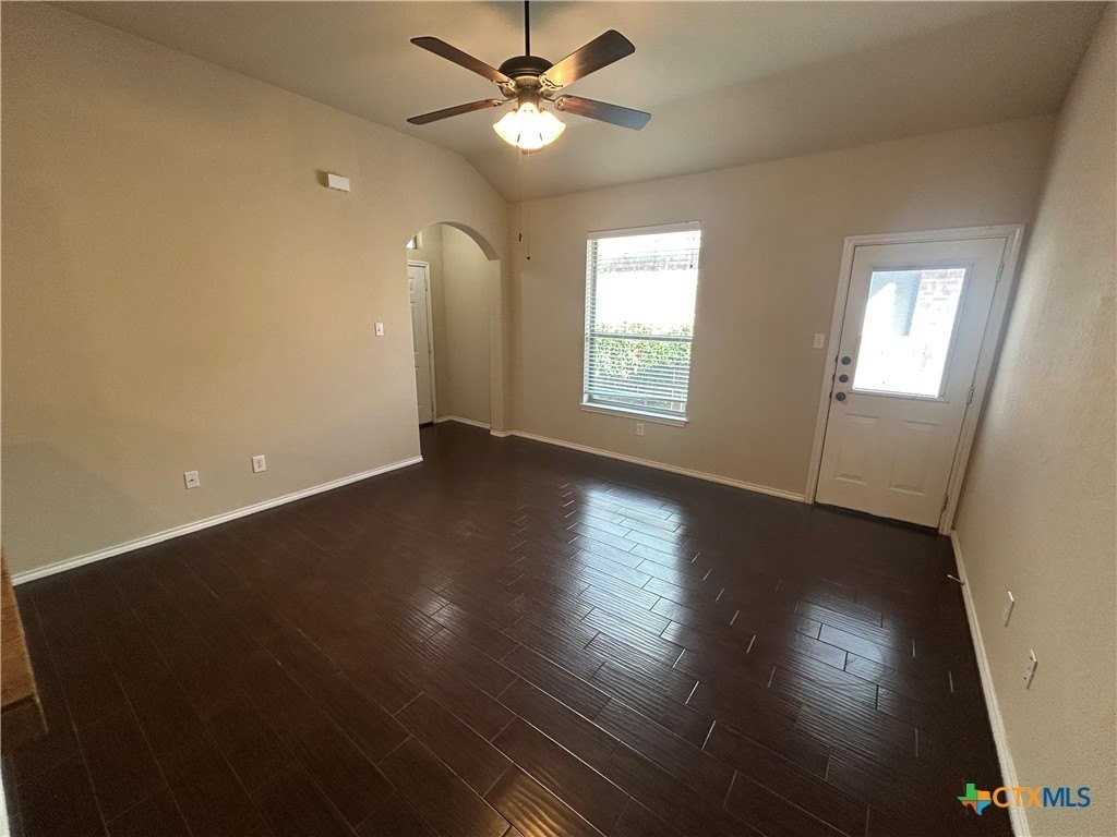 298 Rosalie Dr - Photo 4 of 28