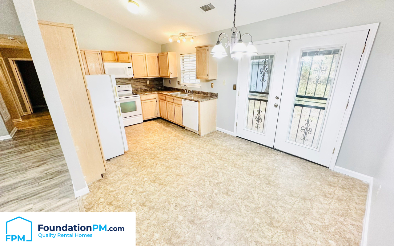 2663 Bay Pointe Cir W #1 - Photo 4 of 15