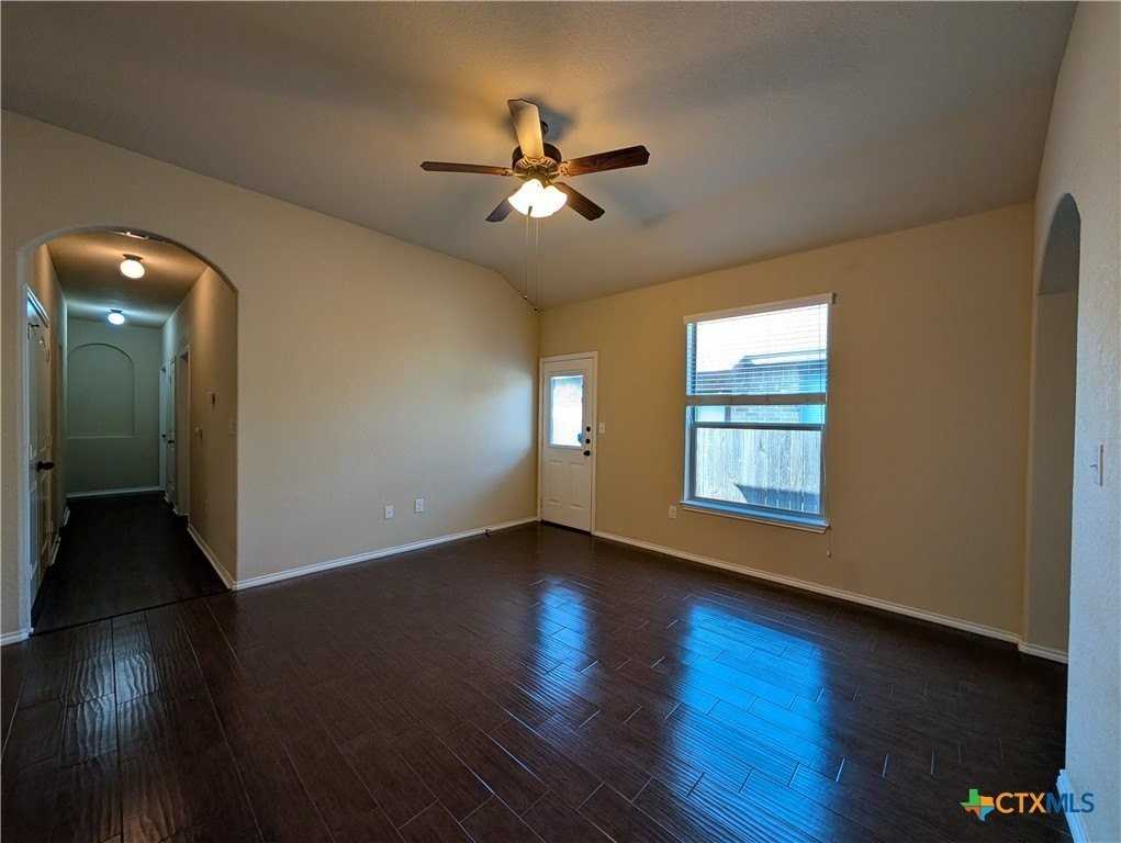 697 Creekside Cir - Photo 6 of 24