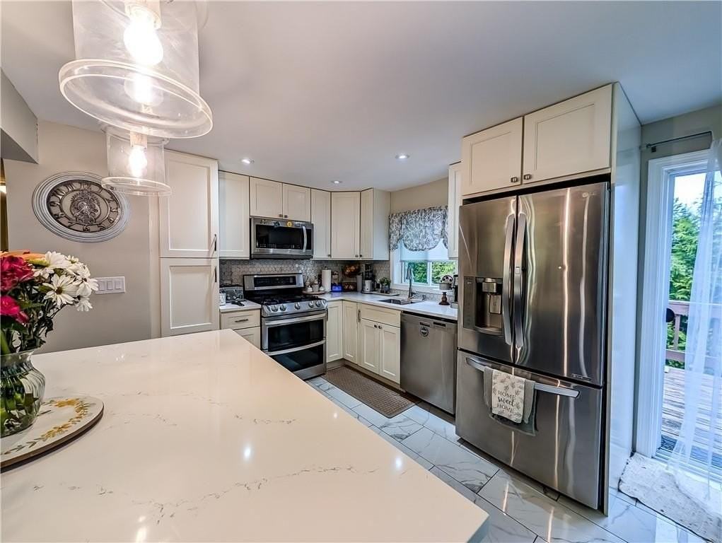 130 Smart St - Photo 4 of 30