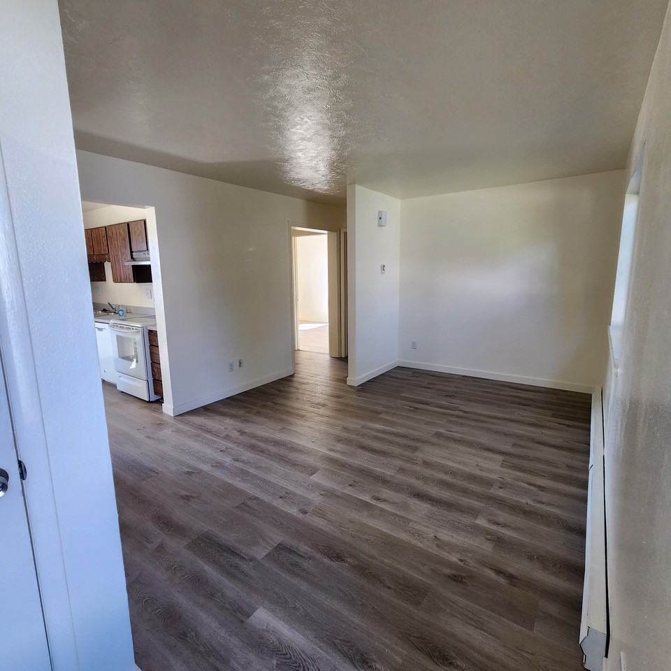1445 E Teton Blvd #4 - Photo 2 of 7