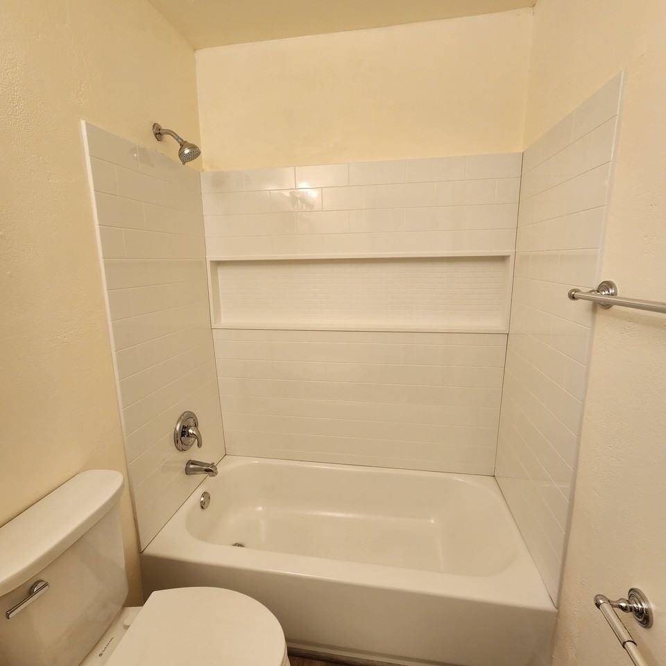 1445 E Teton Blvd #4 - Photo 3 of 7