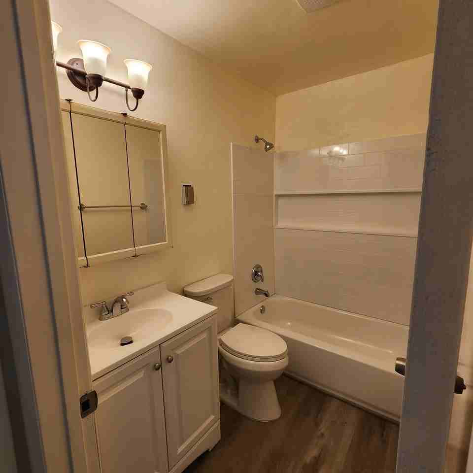 1445 E Teton Blvd #4 - Photo 4 of 7