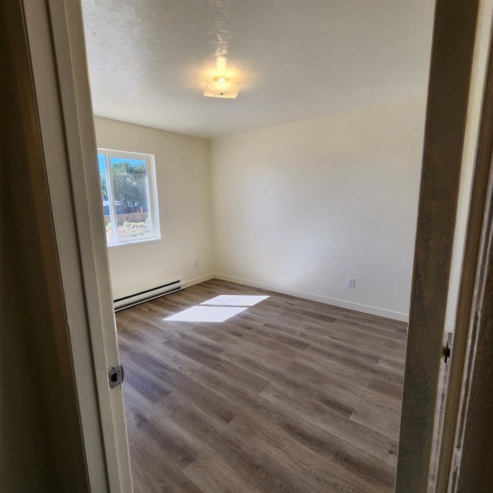 1445 E Teton Blvd #4 - Photo 6 of 7