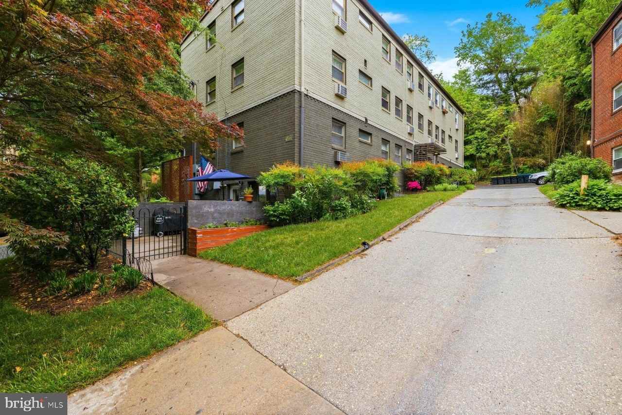 4595 Macarthur Blvd Nw #4 - Photo 2 of 34