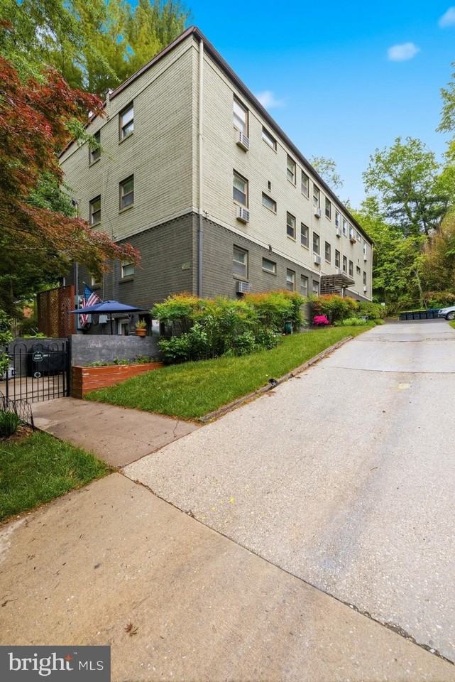 4595 Macarthur Blvd Nw #4 - Photo 3 of 34