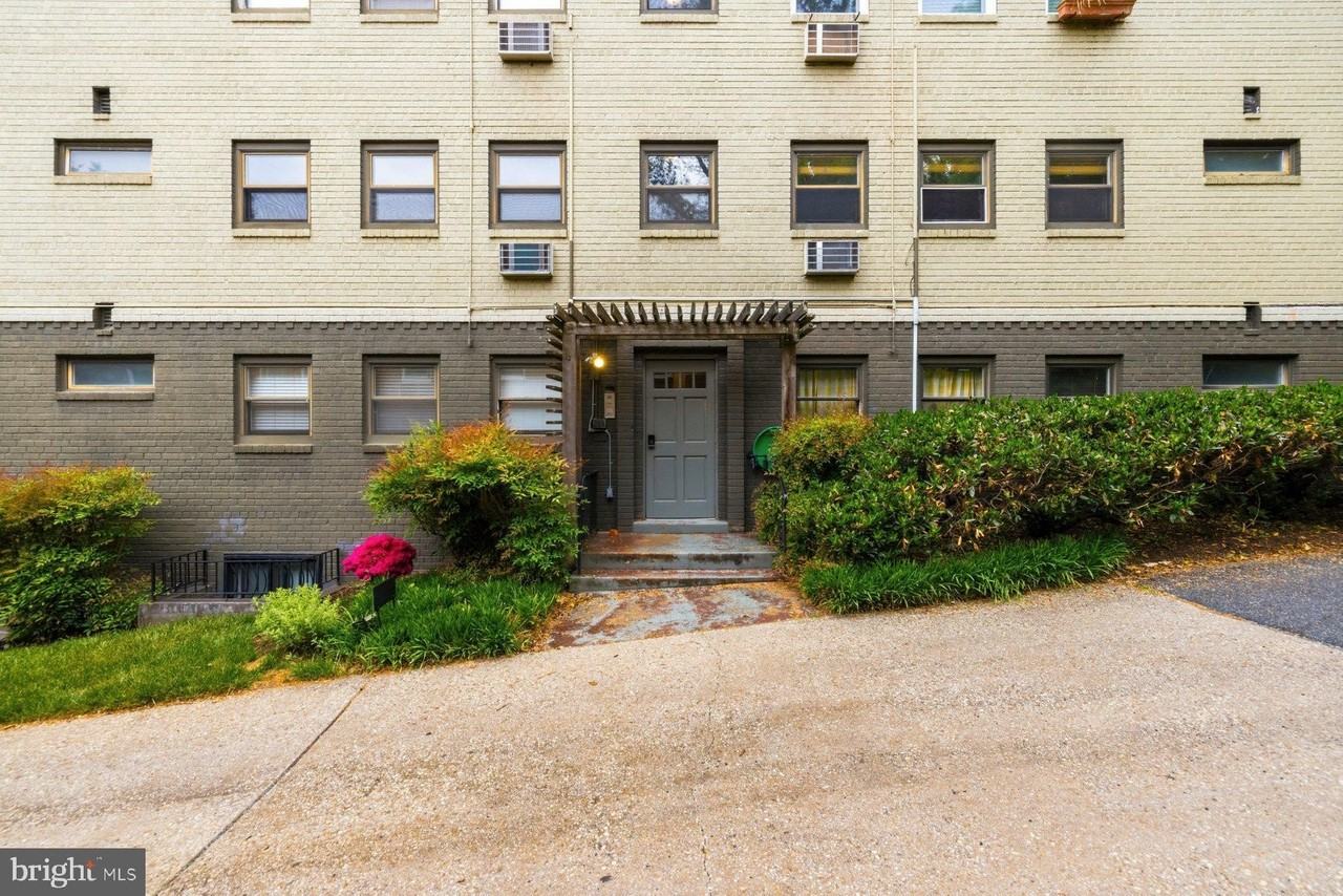 4595 Macarthur Blvd Nw #4 - Photo 4 of 34