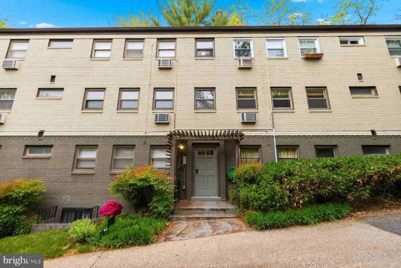 4595 Macarthur Blvd Nw #4 - Photo 5 of 34