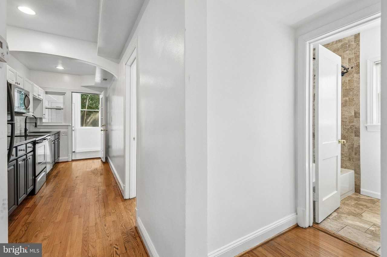 1400 Oglethorpe St Nw #8 - Photo 6 of 23