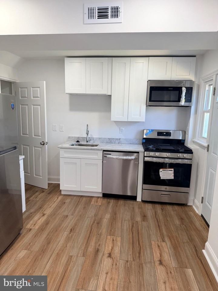 608 Chaplin St Se - Photo 4 of 21