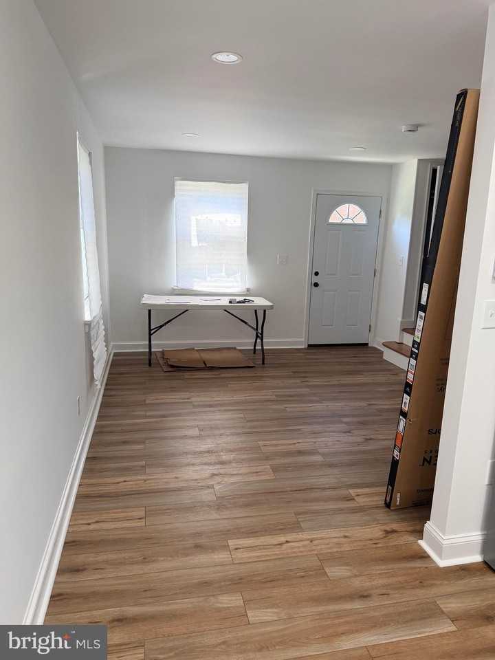608 Chaplin St Se - Photo 5 of 21