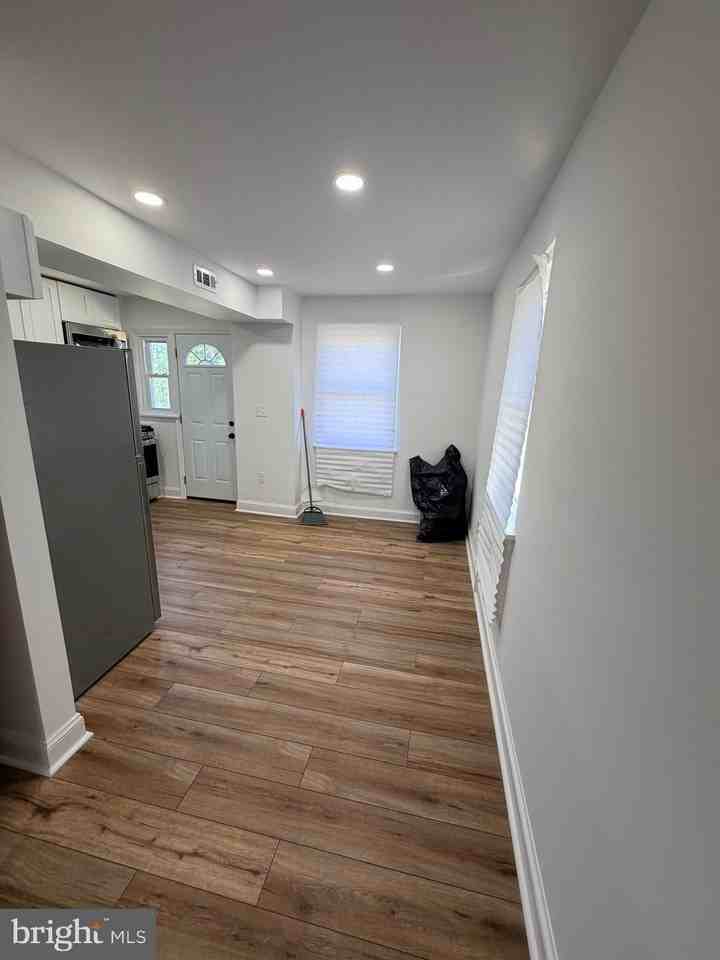 608 Chaplin St Se - Photo 6 of 21
