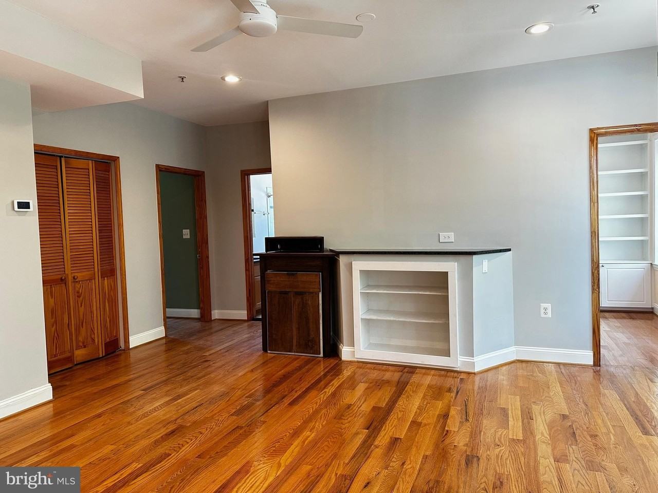1101 Fairmont St Nw #7 - Photo 4 of 34