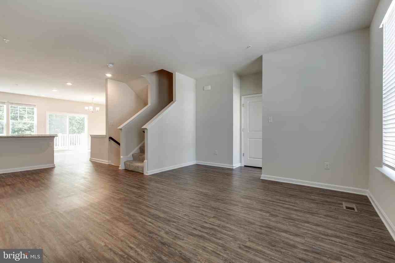 7989 Patterson Way - Photo 7 of 41