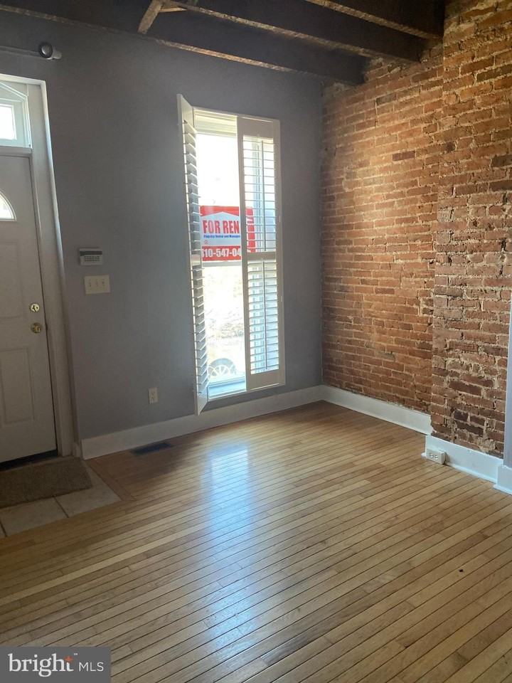 1629 S Hanover St - Photo 2 of 15