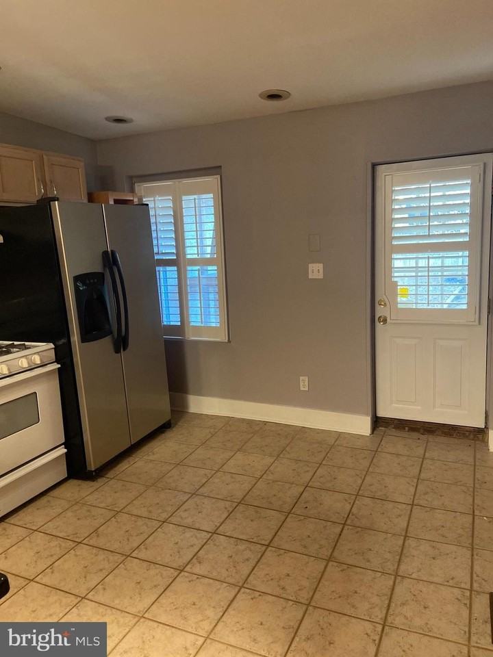 1629 S Hanover St - Photo 5 of 15